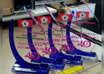 Produk Ekraf Berbahan Akrilik di Desa Handapherang Ciamis Tembus Pasar Internasional