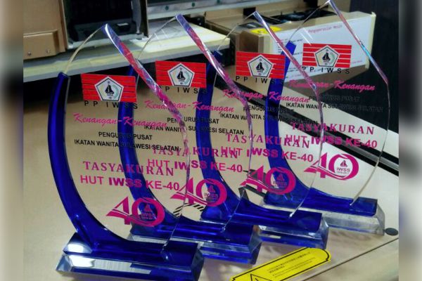 Produk Ekraf Berbahan Akrilik di Desa Handapherang Ciamis Tembus Pasar Internasional