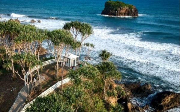 Pantai Karang Tawulan: Eksotisme Tebing Laut Selatan