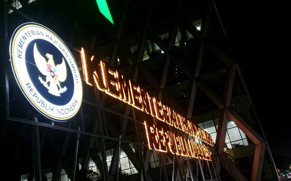 PT Mega Cipta Visual Kembali Dipercaya Tangani Proyek Huruf Timbul dan Neon Box Kementerian Haji dan Umrah RI