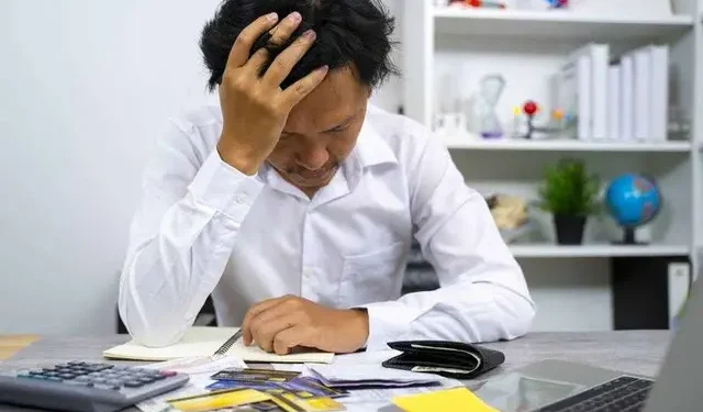 6 Tanda Seseorang Mulai Bergantung pada Pinjol dan Langkah Bijak Menghentikannya